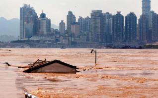 Imagens como esta revelam a mudança climática, o aquecimento global e a cumplicidade das autoridades chinesas com as tragédias anunciadas.  - Foto:afp