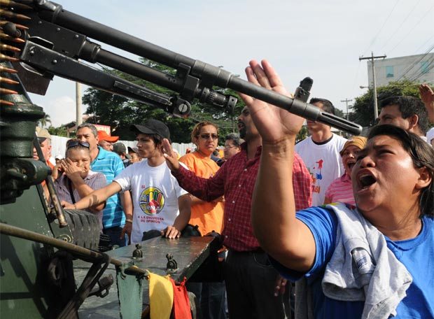 Antes de hacer la lucha contra la derecha endógena del entorno presidencial, el pueblo hondureño tiene que vencer el desafío del golpe gorila - Foto:Google