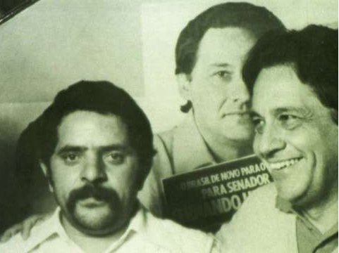 O senso de oportunidade política por cima das  convicções ideológicas já se manifestava no longínquo ano de 1978,  quando Luiz  Inácio apóia o ex-professor da USP para o senado, correndo pelo  MDB. - Foto:prof.guilherme