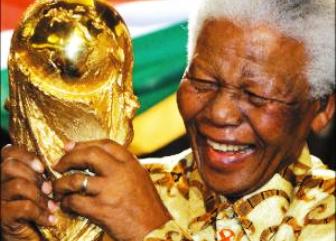 Nem mesmo Mandela impediu o saque das elites sul-africanas durante a Copa do Mundo de 2010. Os 20% mais ricos ainda controlam 80% do PIB nacional. - Foto:blogizazilli