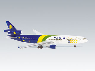 Por ironia da história, a Varig levou o time de Felipão para a Copa da Coréia e Japão. Hoje a empresa definha, e os craques podem trazer o hexa pela firma criada pelo homem que morreu num helicóptero, vindo de festinha complicada na fronteira com a Bolívia. - Foto: