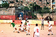 Em jogos como este, se reforçam os laços sociais e nos redescobrimos como povo e classe - Foto: