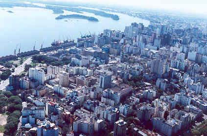 A chamada “revitalização” do Centro de Porto Alegre implica na luta pela circulação no espaço urbano concentrado na capital gaúcha.
- Foto: A chamada “revitalização” do Centro de Porto Alegre implica na luta pela circulação no espaço urbano concentrado na capital gaúcha.
- Foto: