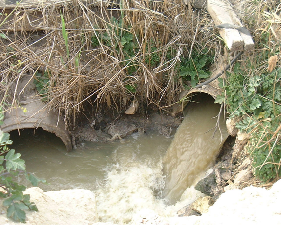 As riquezas do país terminam por escorrer rumo ao duto da cloaca impositiva, onde serão impiedosamente contingenciados pela racionalidade dos financistas do governo de fato. - Foto: As riquezas do país terminam por escorrer rumo ao duto da cloaca impositiva, onde serão impiedosamente contingenciados pela racionalidade dos financistas do governo de fato. - Foto: