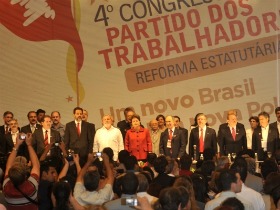Lula, Dilma y ministros del gobierno estuvieran presente en el congreso cuyo título “Compromiso con una agenda estratégica para las comunicaciones en el Brasil” asustó a una parte de los medios empresariales. - Foto:sidneyrezende