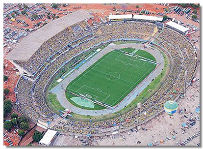 O Estádio Mané Garrincha, inaugurado em 1974, é mais uma obra absurda da ditadura, e ficará sem a tão necessária reforma (ou demolição, em função dos custos de projetos iniciais), determinadas pelas preferências da CBF pelo Fielzão.  - Foto:diref.org.br 