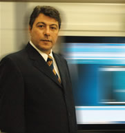 O presidente do Banrisul Fernando Lemos, duro na queda, permaneceu nos governos Rigotto e segue com Yeda; agora desvia dos tiro certeiros de Feijó, cuja munição alimenta as baterias de procuradores estaduais ávidos por acordos ou holofotes.   - Foto: