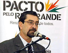 O ainda vice-governador Antônio Hohlfeldt, um dos autores da refrega de lealdade ao governo Rigotto, atropelado pela articulação político-empresarial de Yeda e Feijó - Foto: O ainda vice-governador Antônio Hohlfeldt, um dos autores da refrega de lealdade ao governo Rigotto, atropelado pela articulação político-empresarial de Yeda e Feijó - Foto: