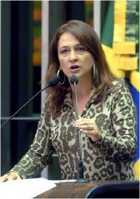 Kátia Abreu, senadora pelo DEM do jovem estado de Tocantins é uma importante operadora e porta-voz oficial do latifúndio brasileiro. Sua atuação é a contra parte da reação ao avanço da luta camponesa no Brasil.  - Foto:senado