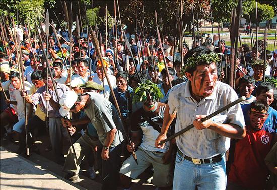 Organizar a luta popular associando-a ao sentido de retomada de destino comum é passo fundamental para a radicalidade da democracia de tipo direto e participativo.  - Foto:ecodiario.eleconomista