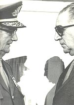 O colapso da memória faz com que personagens como estes, simplesmente venham a deixar de existir. Uma mentira 1000 vezes repetida torna-se uma mentira lavada.

 - Foto: