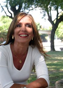 À frente da Secretaria Estadual da Cultura, a jornalista Mônica Leal, vereadora pelo PP em Porto Alegre, e porta-voz silenciosa das forças ocultas e nostálgicas do Rio Grande da Dopinha e doutras aberrações - Foto: À frente da Secretaria Estadual da Cultura, a jornalista Mônica Leal, vereadora pelo PP em Porto Alegre, e porta-voz silenciosa das forças ocultas e nostálgicas do Rio Grande da Dopinha e doutras aberrações - Foto: