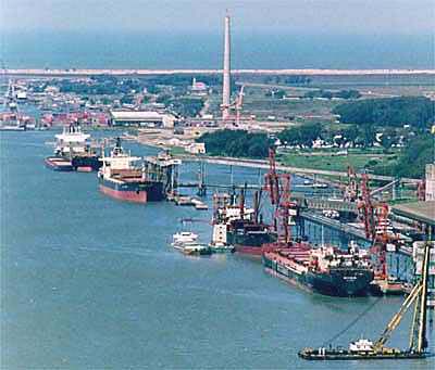 Com a economia ancorada no modelo de latifúndio-exportação, as finanças do novo governo estão comprometidas com este modelo de acumulação a ser escoado pelo Porto do Rio Grande - Foto: