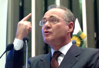 Dedo em riste e orgulho ferido, Renan Calheiros pode derrubar meia república caso decida cair atirando. - Foto: