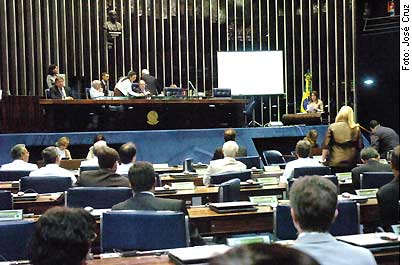 La cámara baja de la república brasileña se movió con agilidad por el instinto de preservación.  - Foto:google