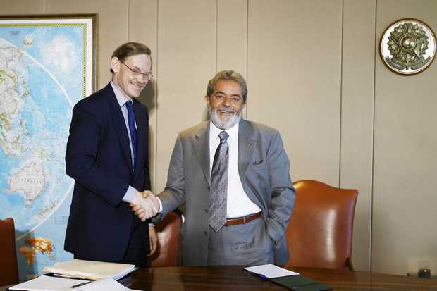 Lula and Robert Zoellick, congratulating each other for the common stupidity, they are very happy with Brazil’s Central Bank and the Bank of America guy. - Foto:BM